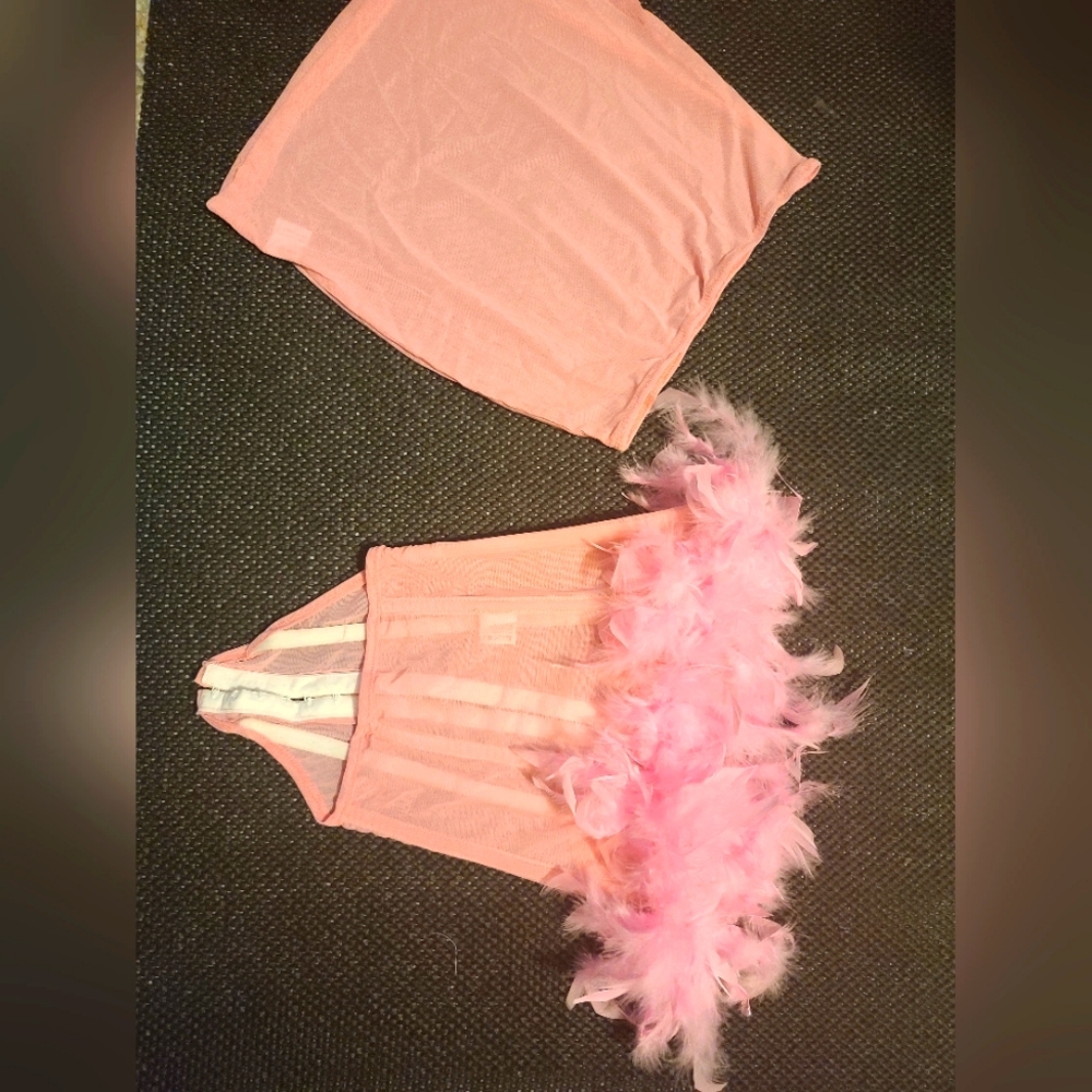Dolls kill Pink feather set! New with out tags!